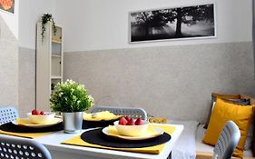 Romantic Bijou Apartment Near Old Town!